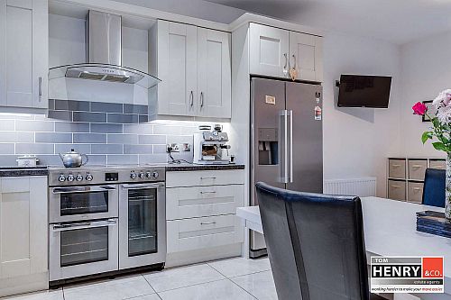 9 Castle Glen Avenue