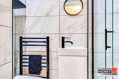 9 Castle Glen Avenue