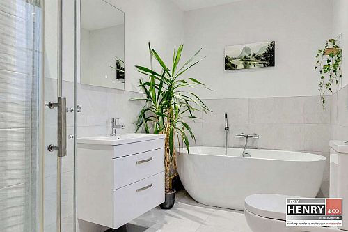 9 Castle Glen Avenue