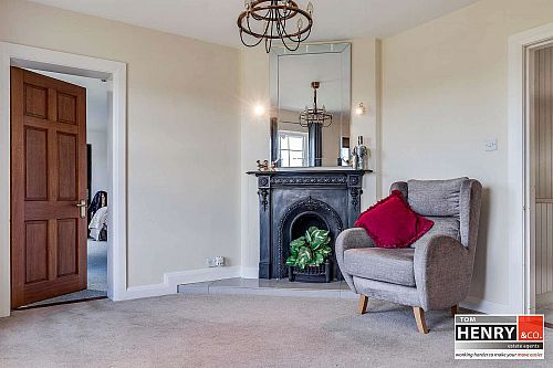 1 Woodglen Crescent