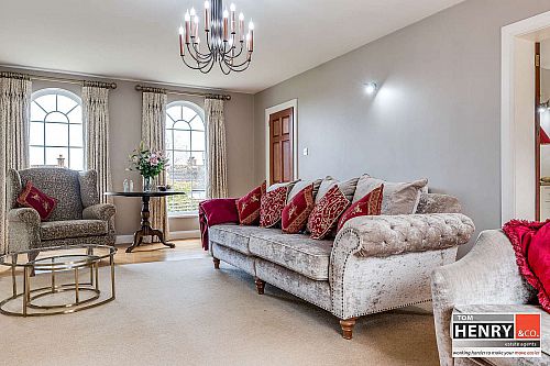1 Woodglen Crescent
