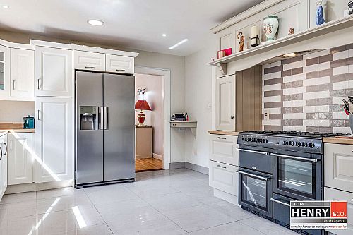 1 Woodglen Crescent