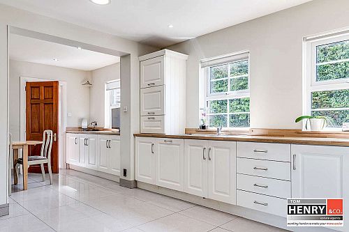 1 Woodglen Crescent