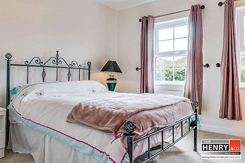 1 Woodglen Crescent