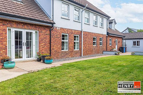 1 Woodglen Crescent