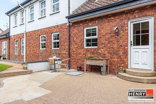 1 Woodglen Crescent