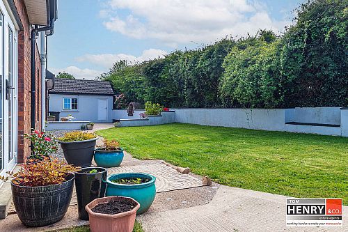 1 Woodglen Crescent