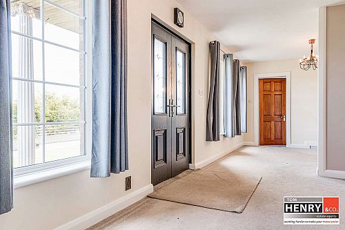 1 Woodglen Crescent