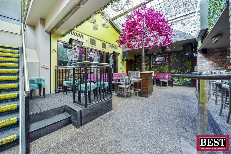 Hagans Bar, Irish Street