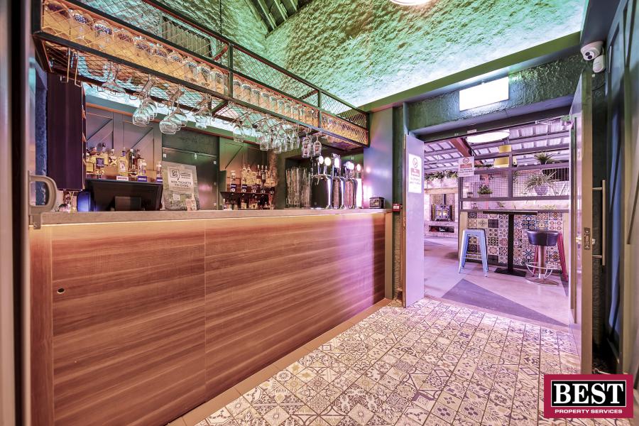 Hagans Bar, Irish Street