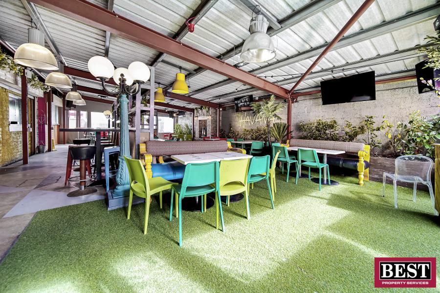 Hagans Bar, Irish Street