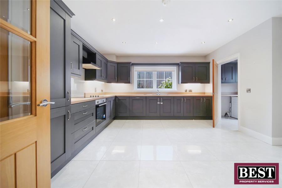 1 Derrycourtney Manor