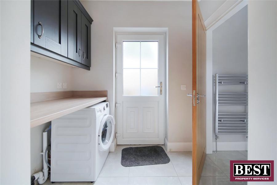 1 Derrycourtney Manor