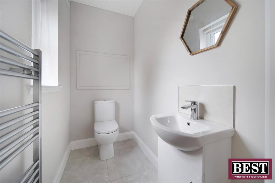 1 Derrycourtney Manor