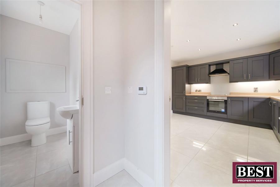 1 Derrycourtney Manor