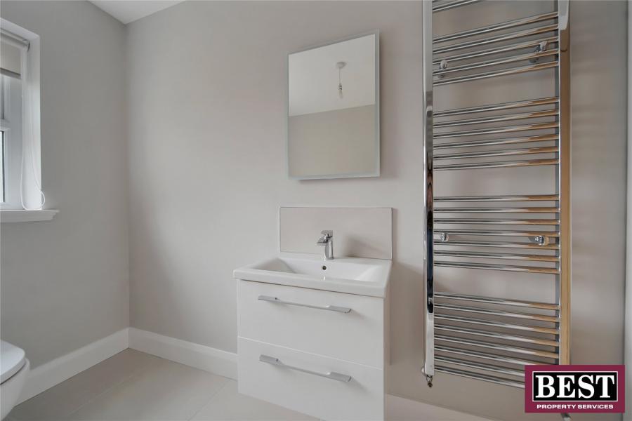 1 Derrycourtney Manor