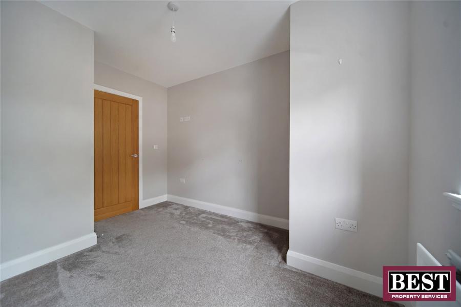 1 Derrycourtney Manor