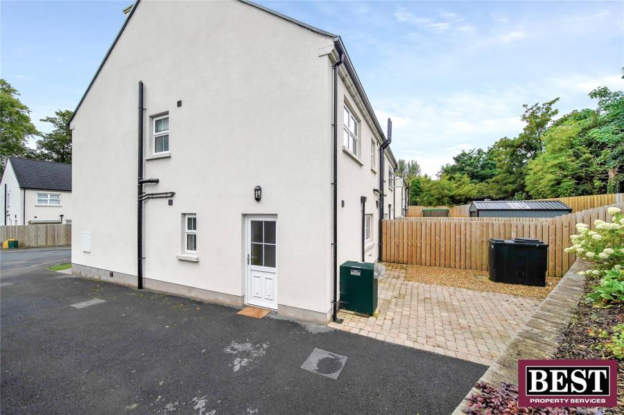 1 Derrycourtney Manor