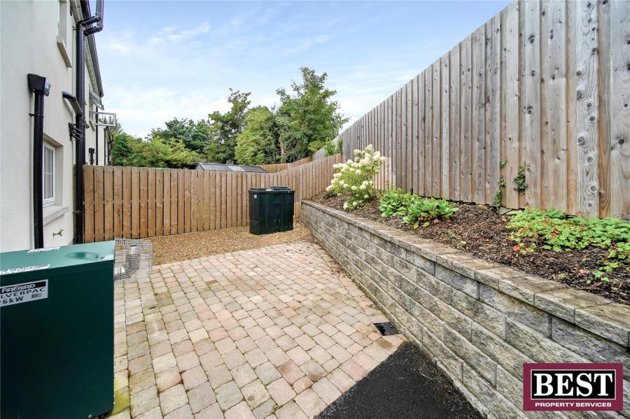 1 Derrycourtney Manor