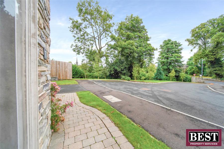 1 Derrycourtney Manor