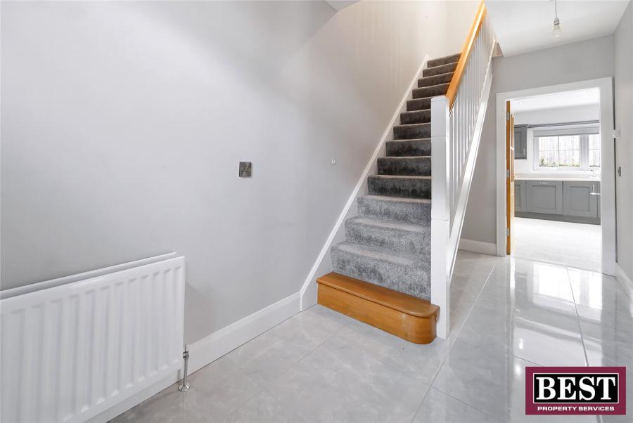 1 Derrycourtney Manor