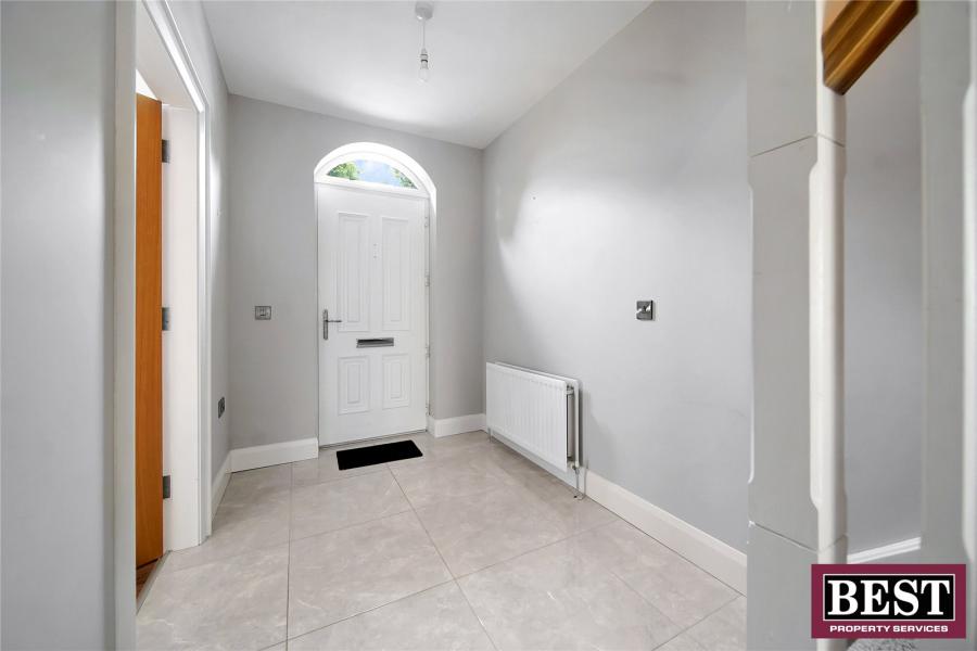 1 Derrycourtney Manor