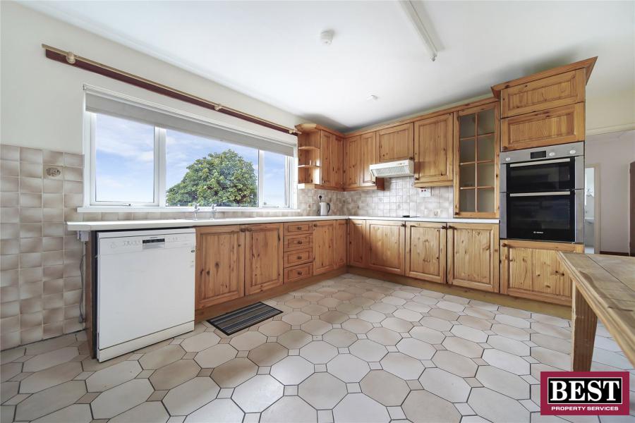 8 Reenaderry Road