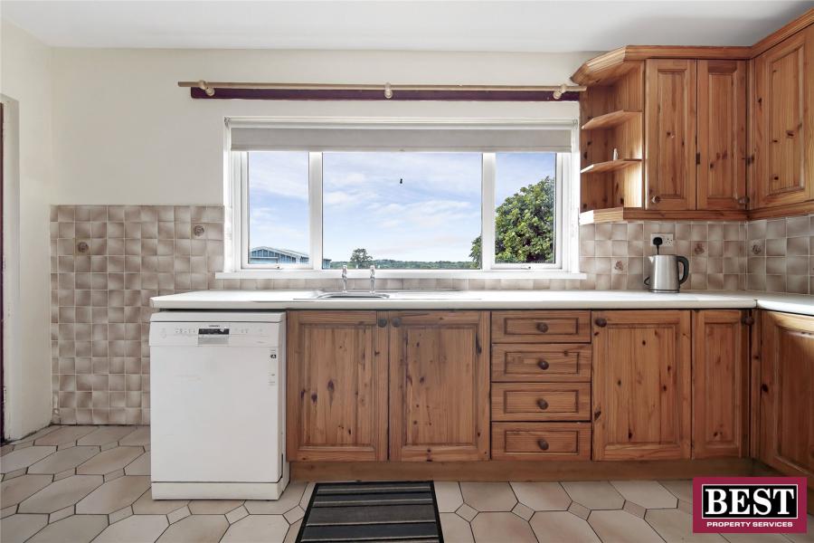 8 Reenaderry Road