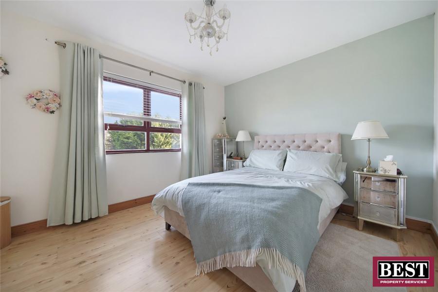 11 Roxborough Heights