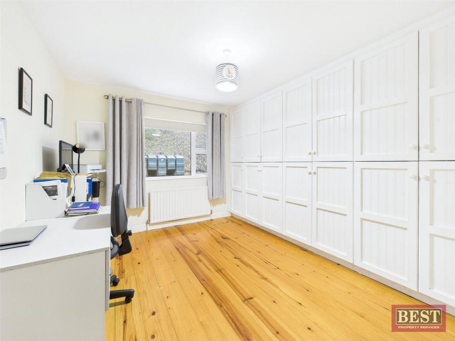 30 Forest Road