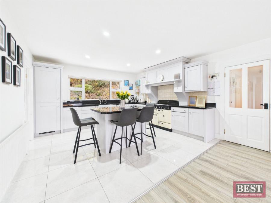 30 Forest Road