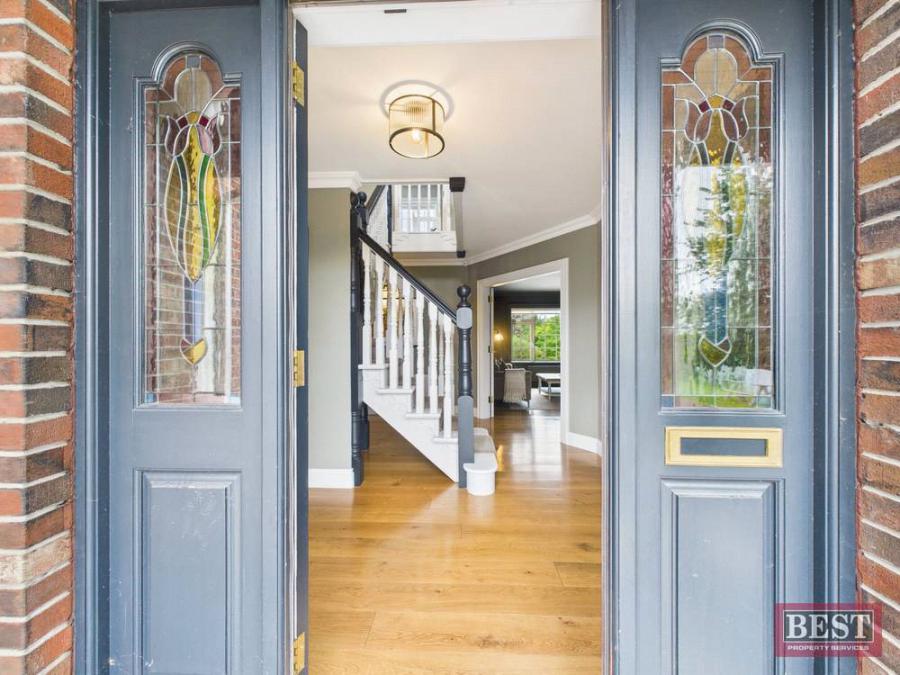 54 Hollywood Grove