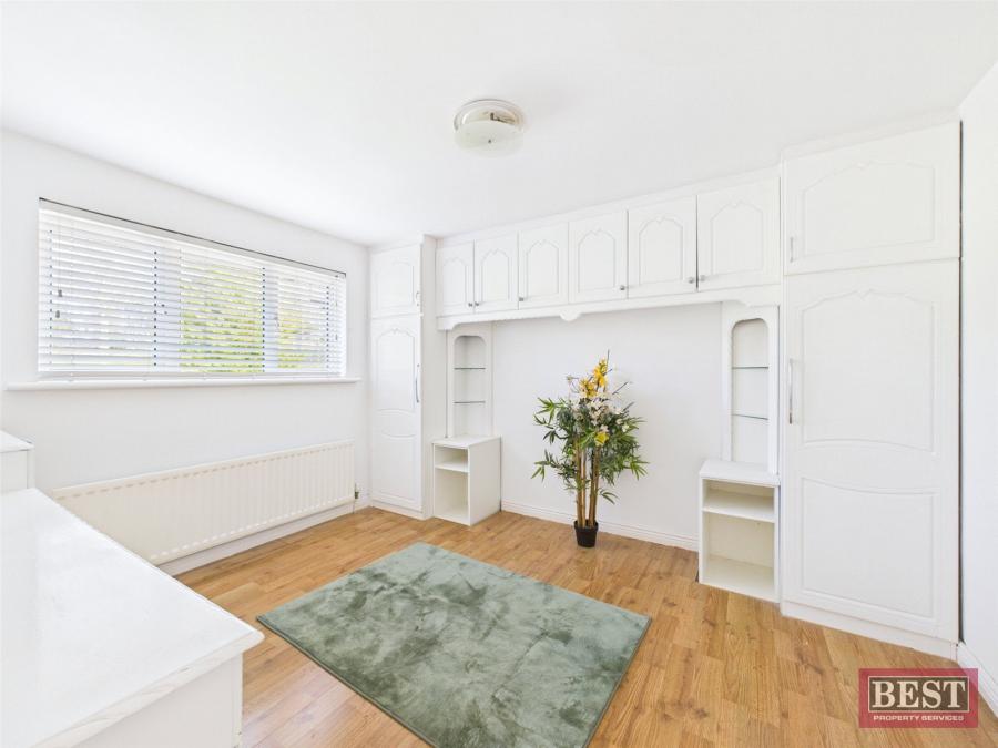 26 Lisgullion Park