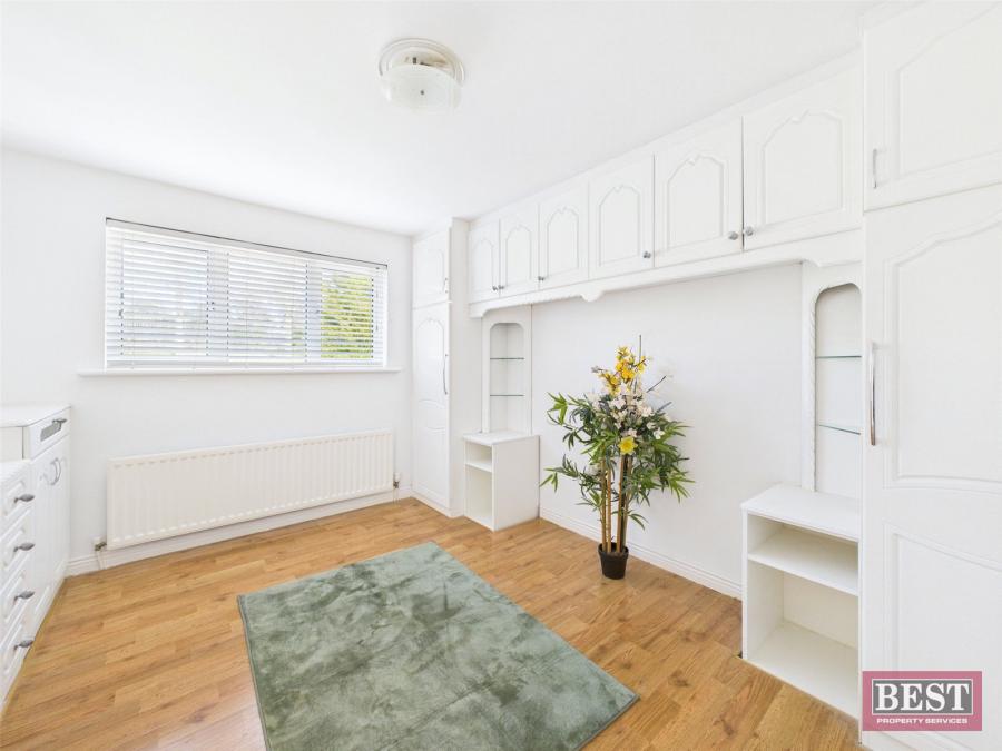 26 Lisgullion Park