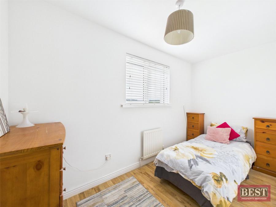 26 Lisgullion Park