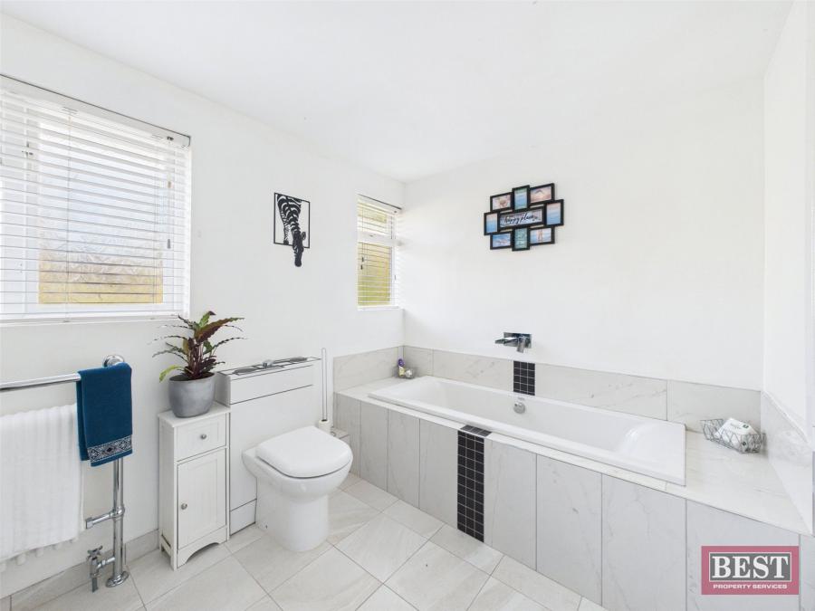 26 Lisgullion Park