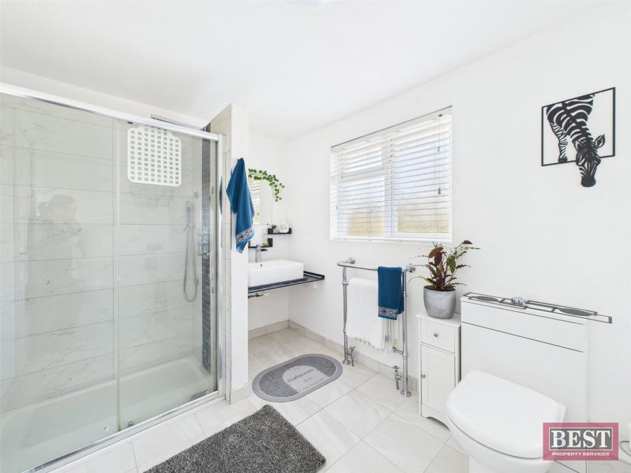 26 Lisgullion Park