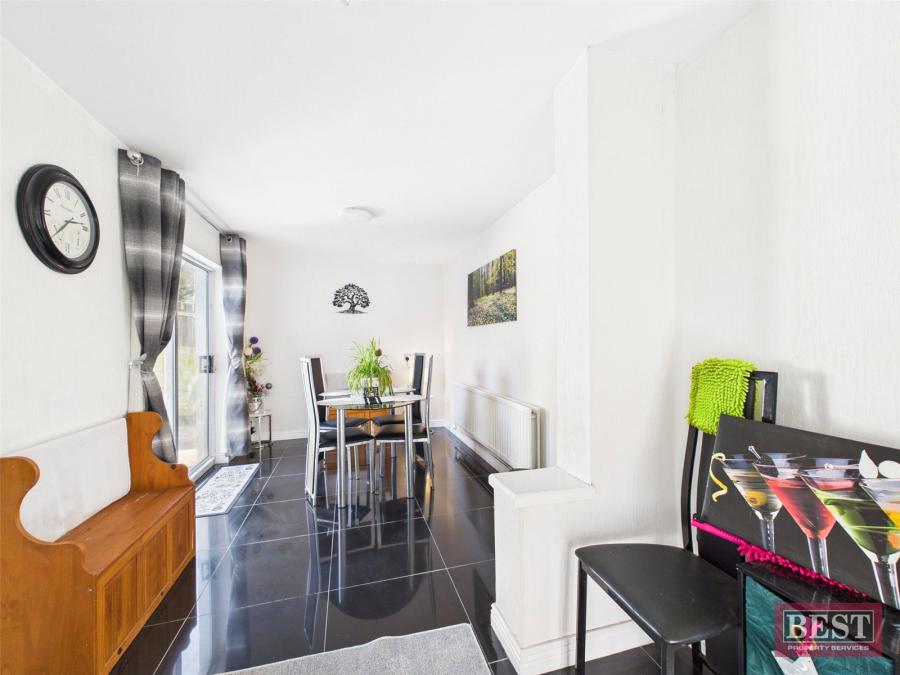 26 Lisgullion Park