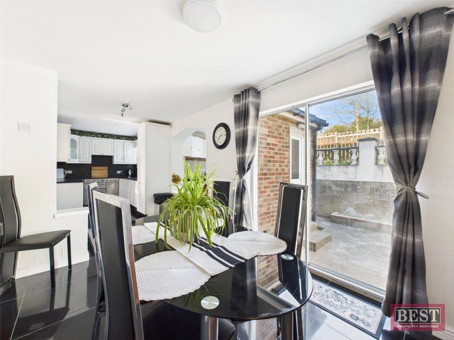 26 Lisgullion Park