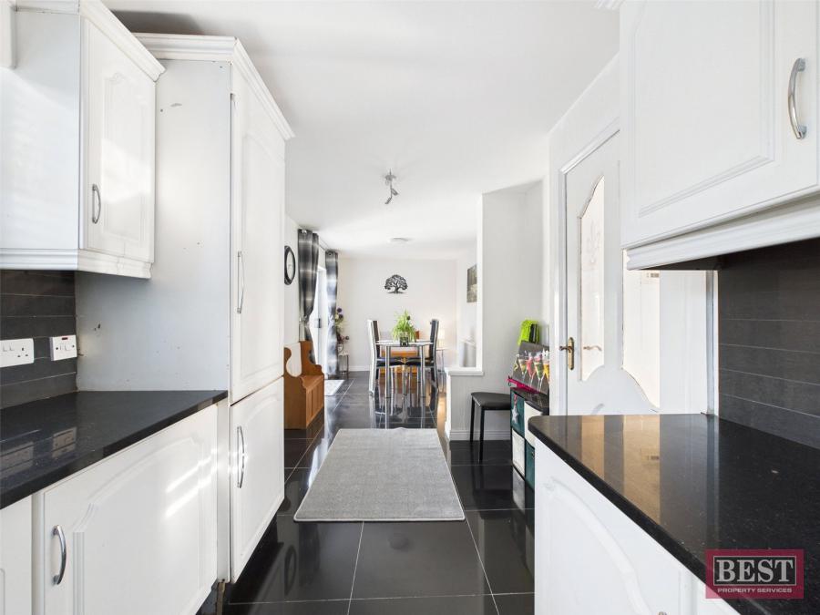 26 Lisgullion Park