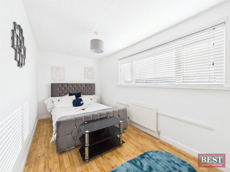 26 Lisgullion Park