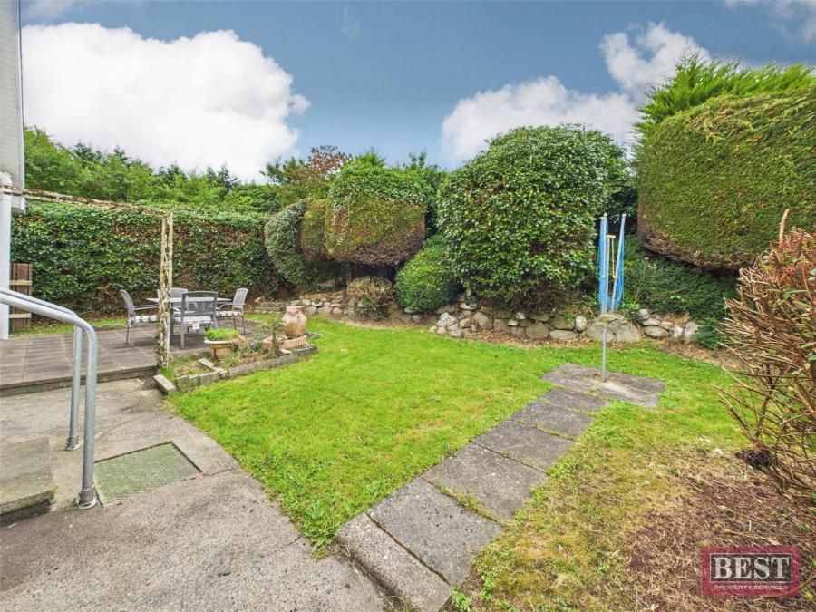 11 Meadowbrook Park