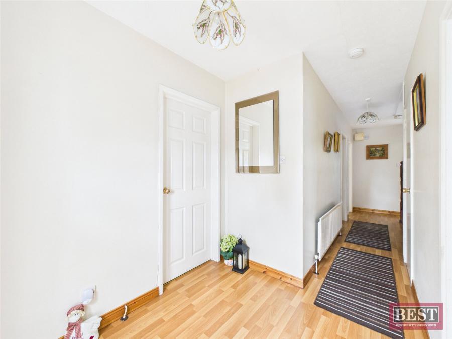 11 Meadowbrook Park