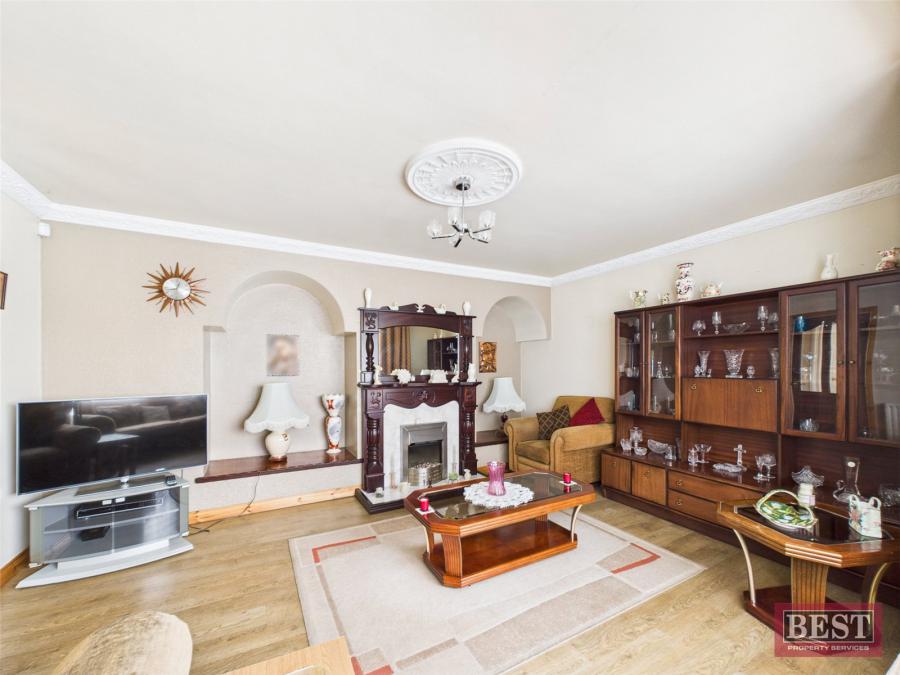 11 Meadowbrook Park