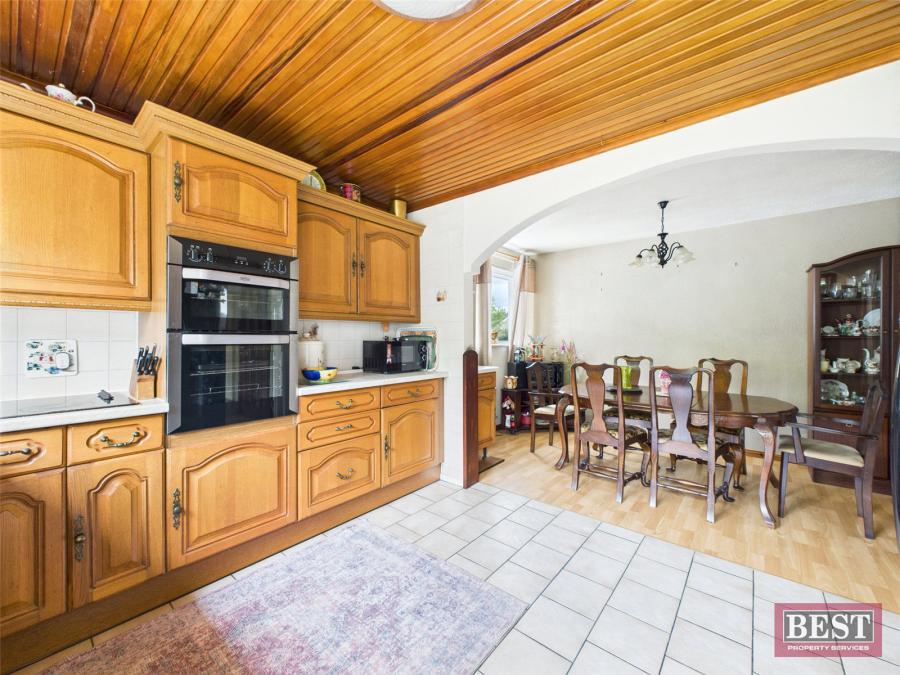 11 Meadowbrook Park