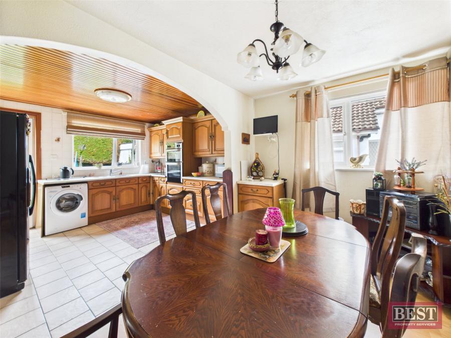 11 Meadowbrook Park