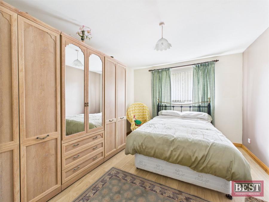 11 Meadowbrook Park