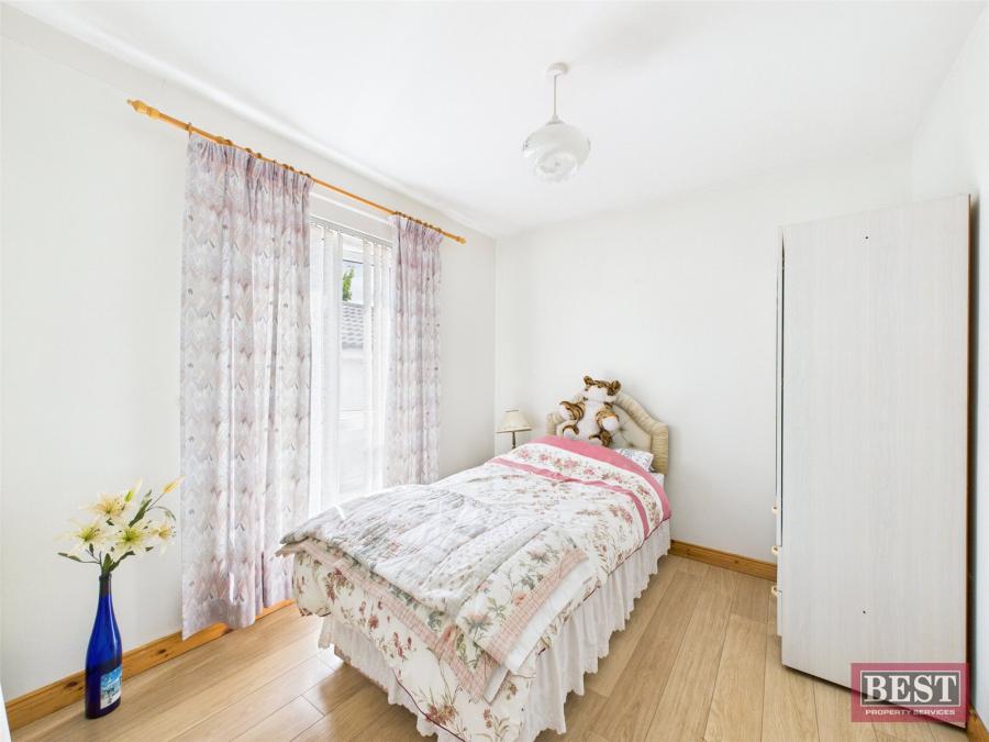 11 Meadowbrook Park
