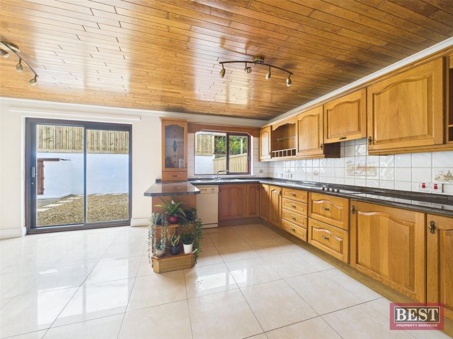 2 Ardaveen Close