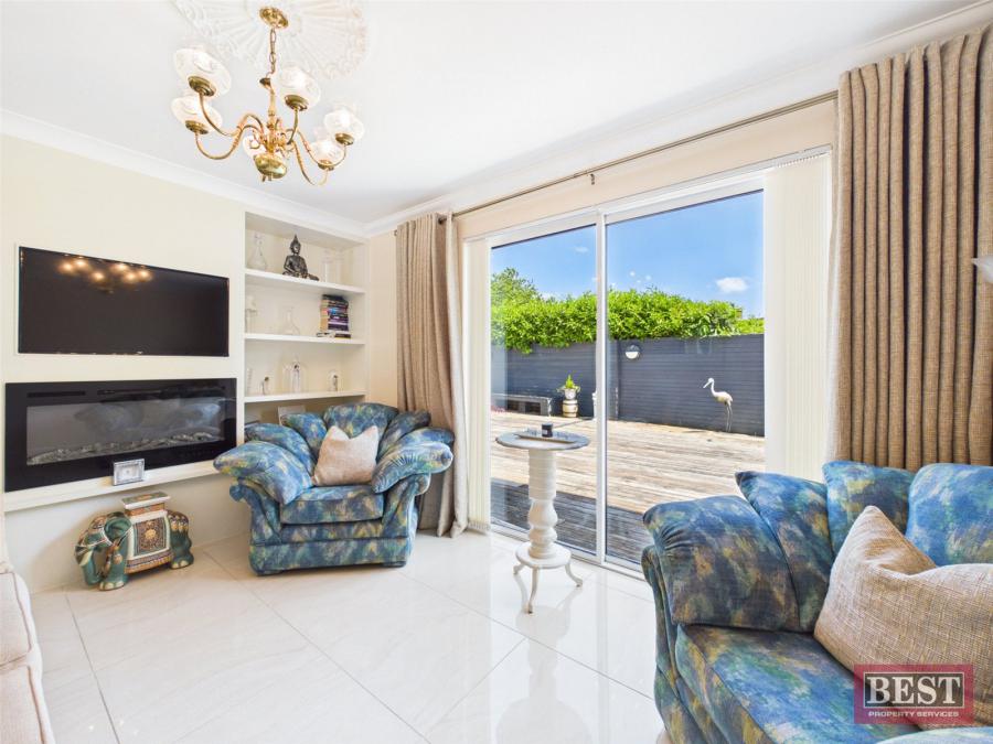 River Side, 6 Smalls Road